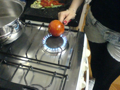 Técnica de descascar tomates